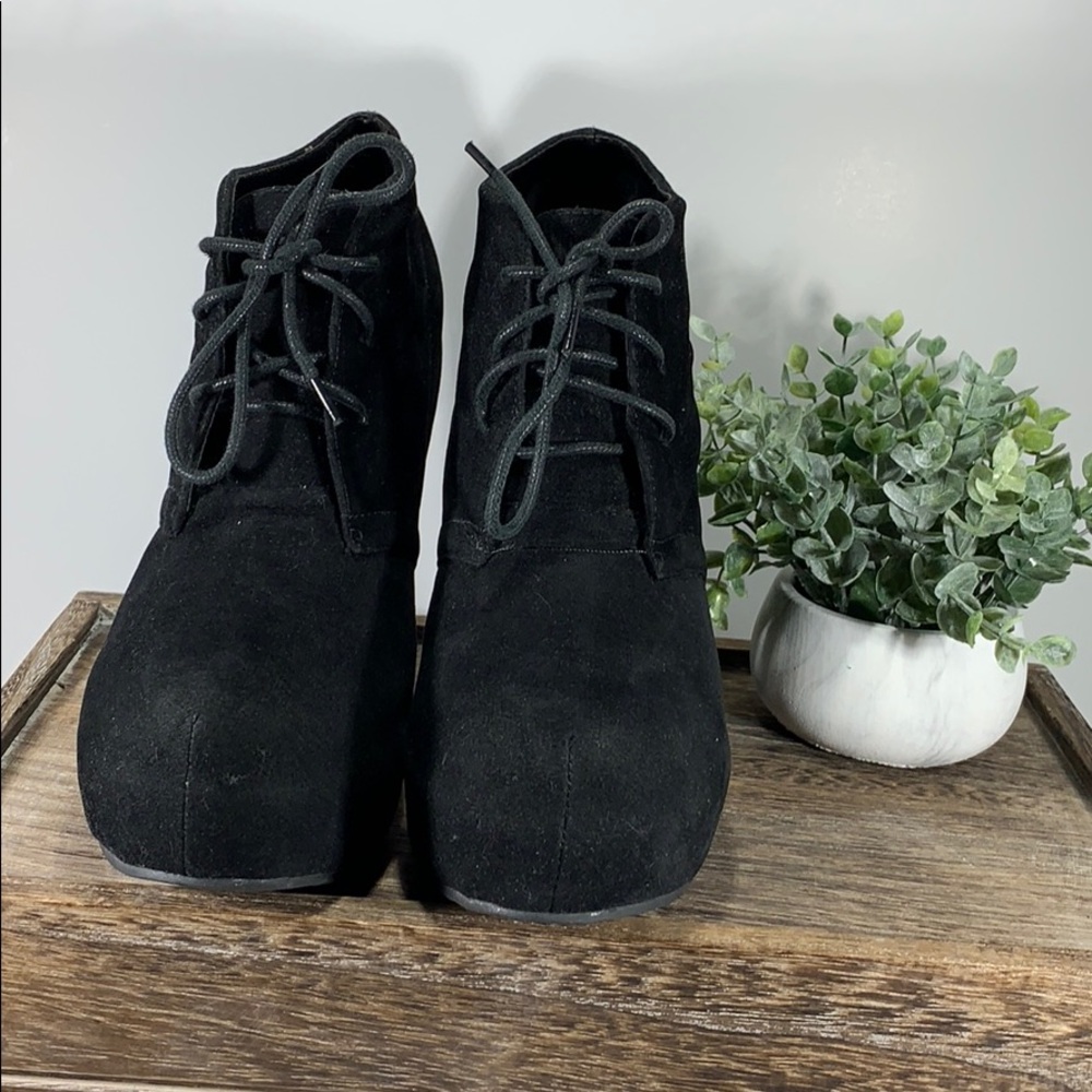Glaze Suede Black Booties - Picture 2 of 6
